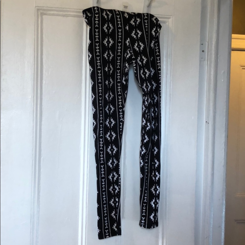 Black and white tribal leggings NWT